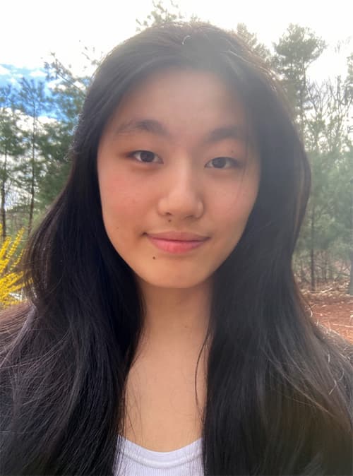 Portrait of volunteer Emily Pan